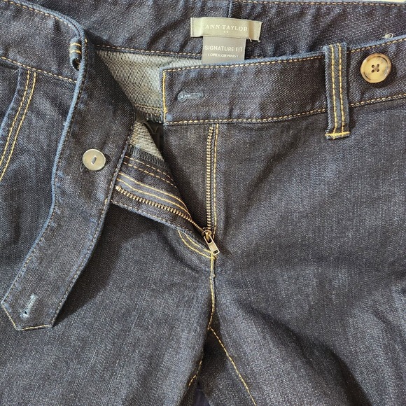 Ann Taylor Signature Fit Women's Size 6 Jeans Dark Wash Flare Wide Leg Stretch - Picture 4 of 6